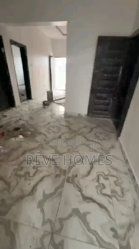 2bdrm Block of Flats in CHallenge / Mushin for rent