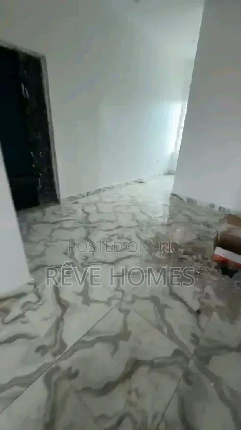 2bdrm Block of Flats in CHallenge / Mushin for rent