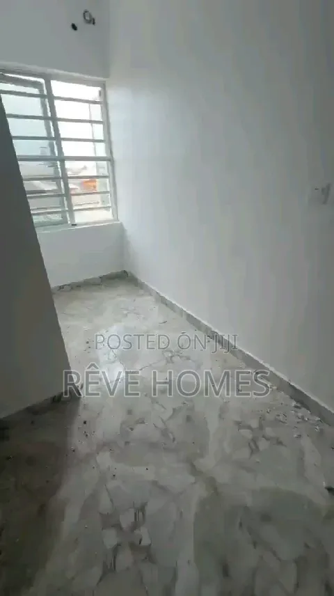 2bdrm Block of Flats in CHallenge / Mushin for rent