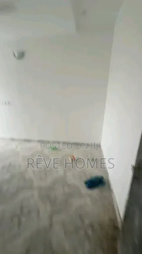 2bdrm Block of Flats in CHallenge / Mushin for rent