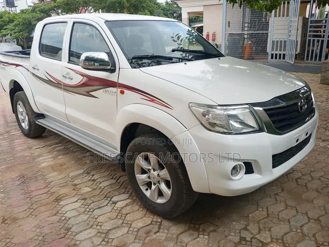 Toyota Hilux 2013 White