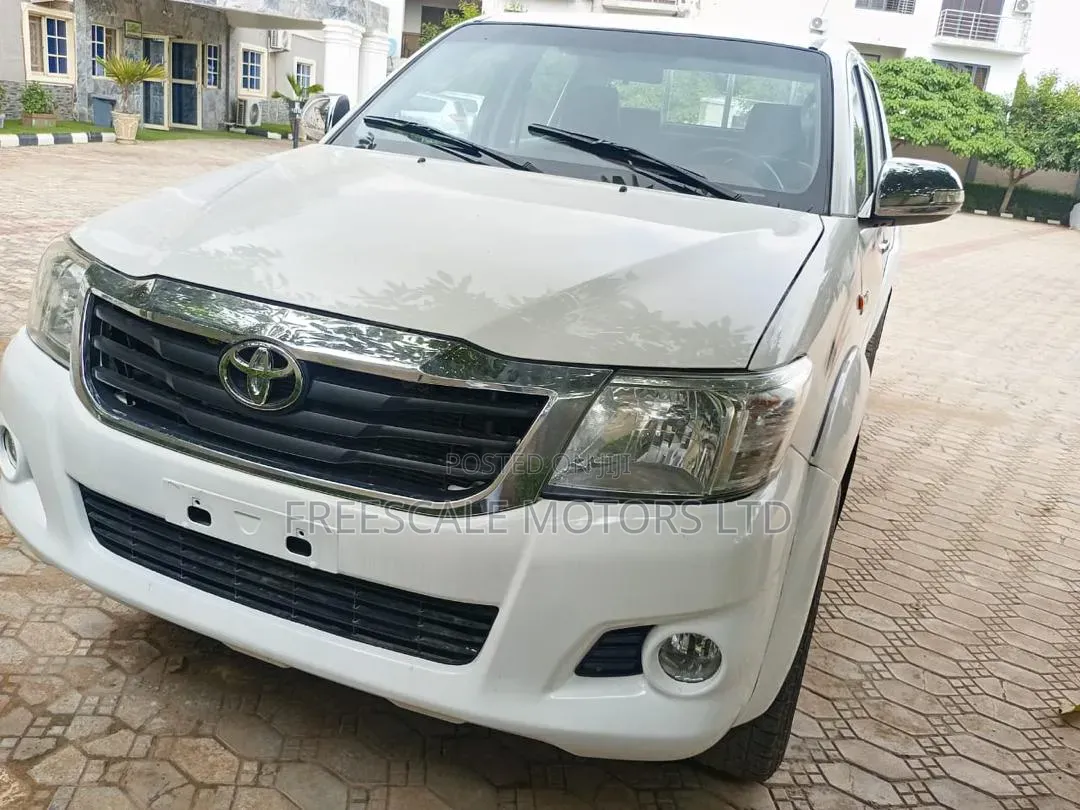 Toyota Hilux 2013 White