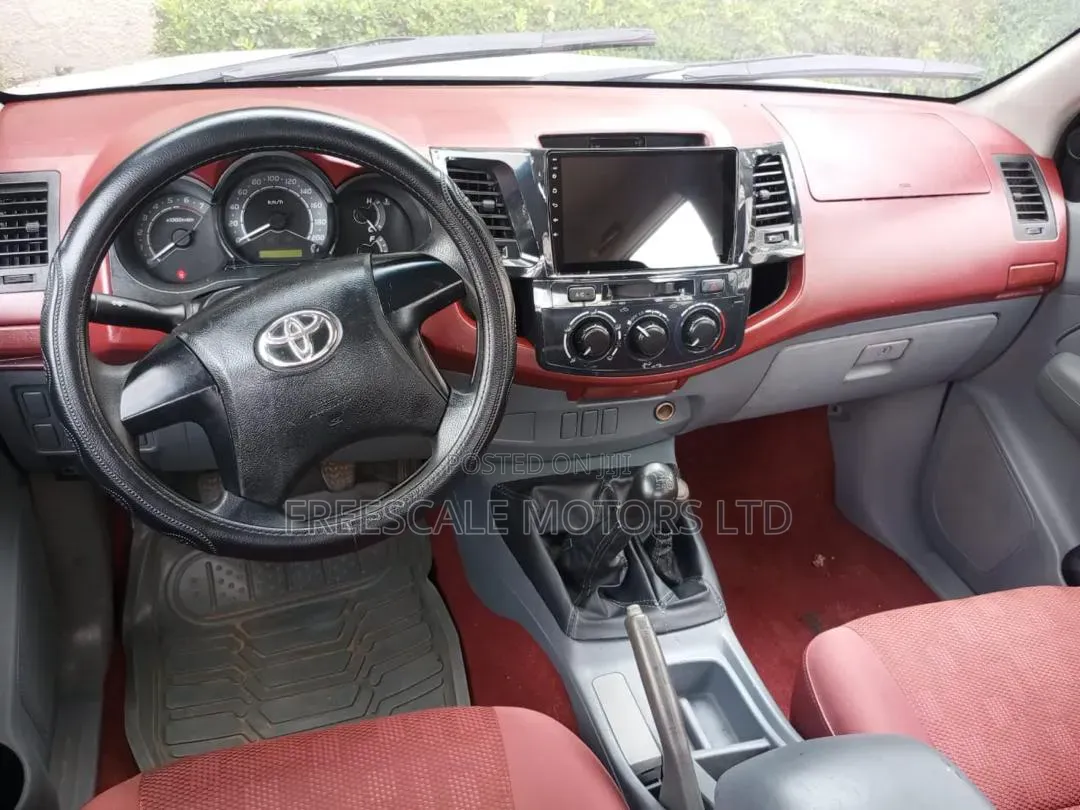 Toyota Hilux 2013 White