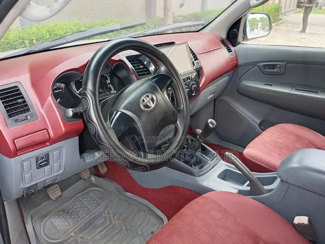 Toyota Hilux 2013 White