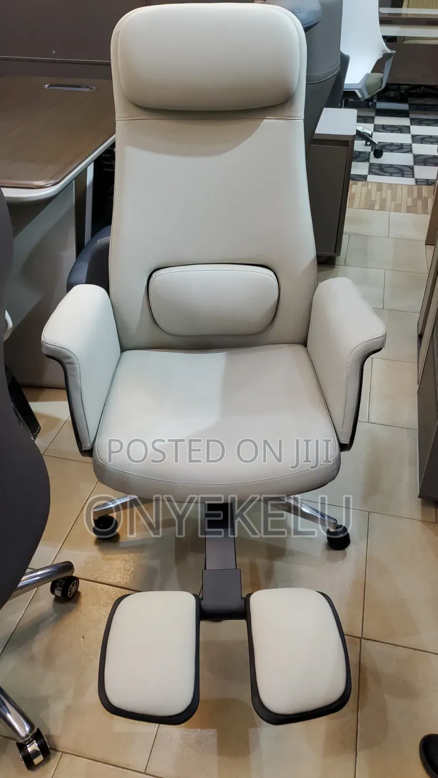 Executive Swivel Chair (Autopedic)