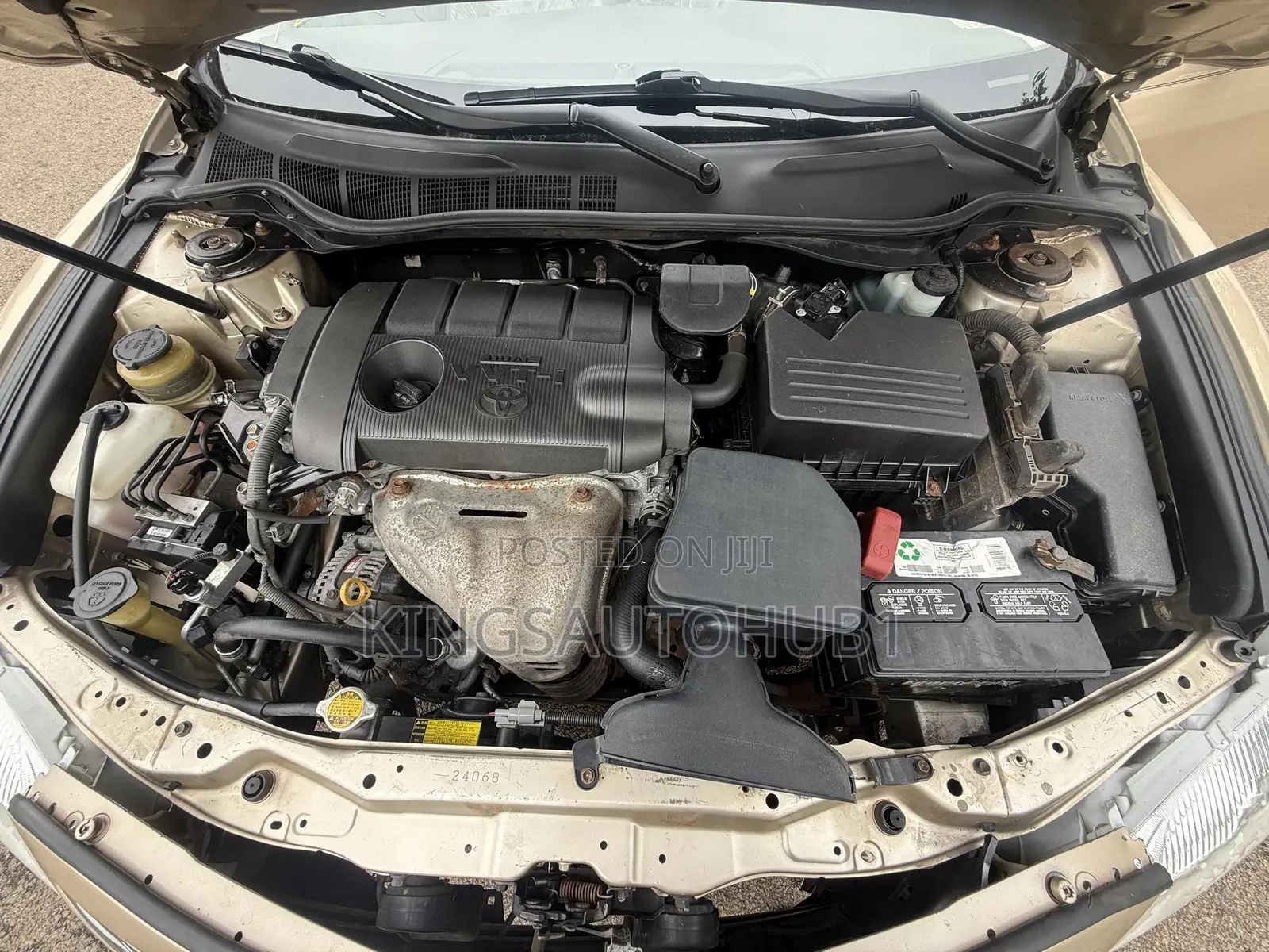 Toyota Camry LE 4dr Sedan (2.5L 4cyl 6A) 2012 Gold