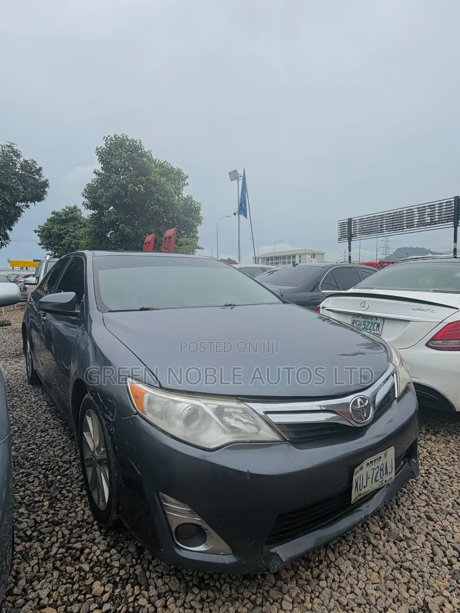 Toyota Camry XLE 4dr Sedan (3.5L 6cyl 6A) 2014 Gray