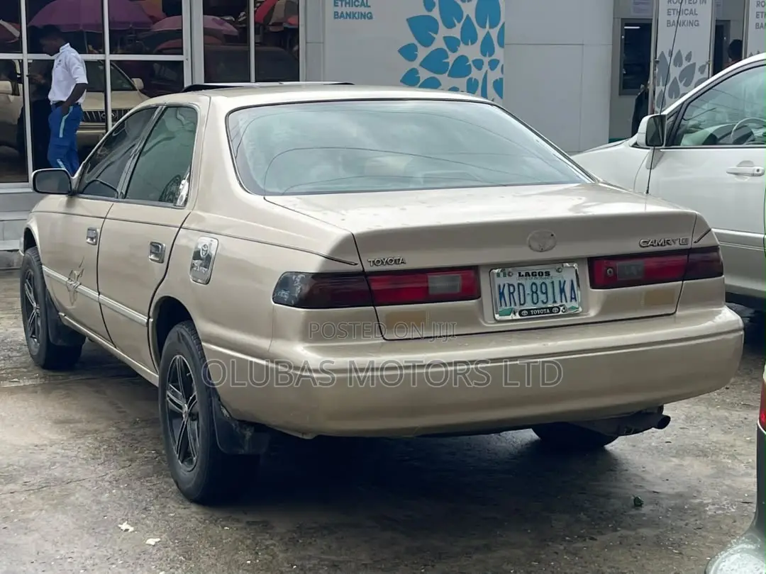 Toyota Camry Automatic 1999 Gold