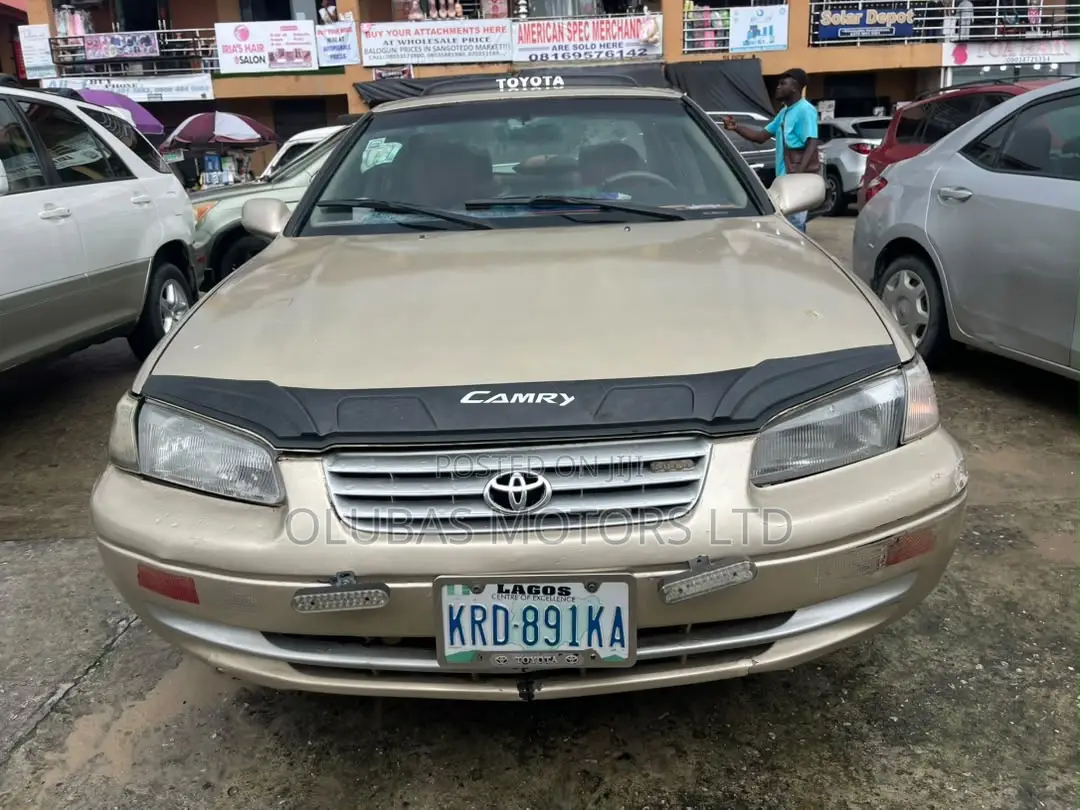 Toyota Camry Automatic 1999 Gold
