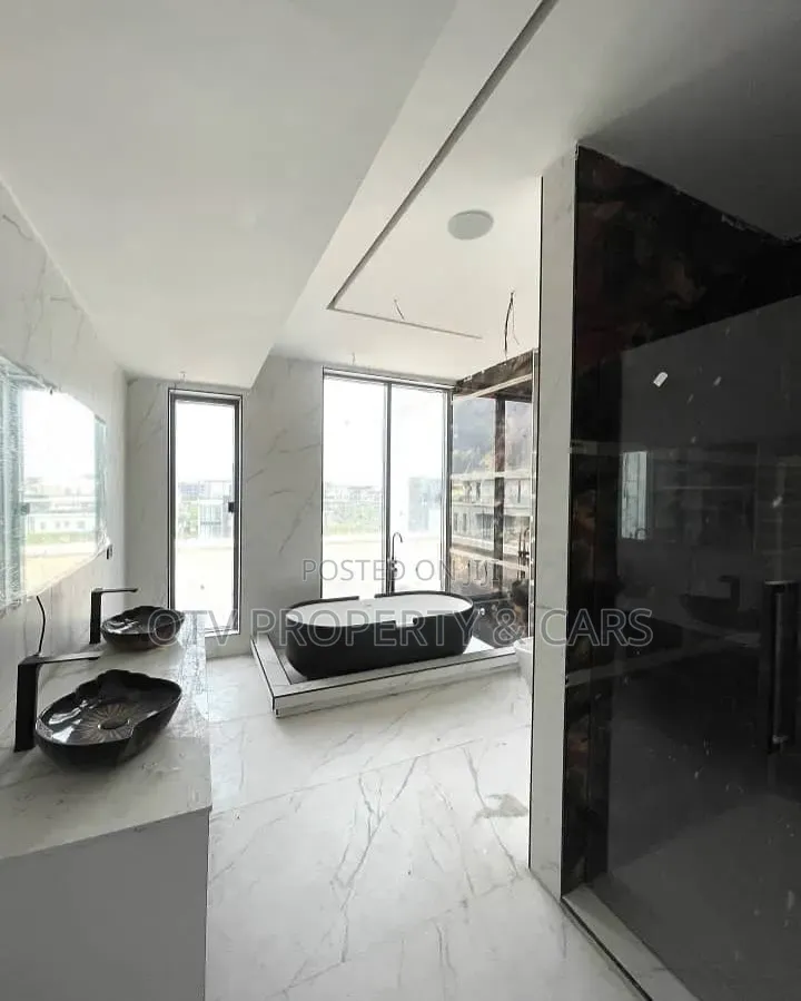 6bdrm Duplex in Ikate for sale
