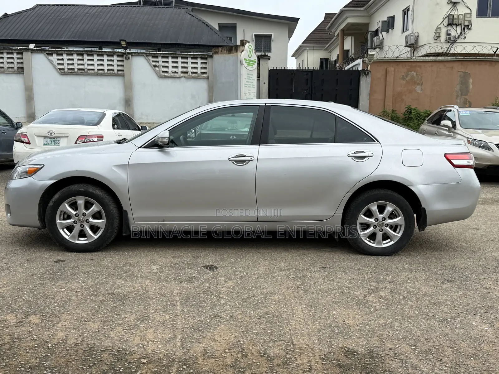 Toyota Camry LE 4dr Sedan (2.5L 4cyl 6AM) 2010 Silver