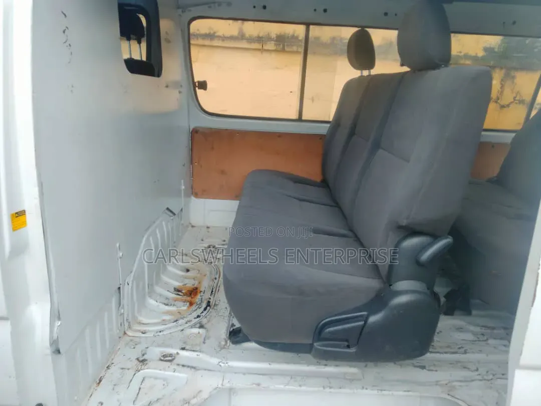 Toyota HiAce 2003 White
