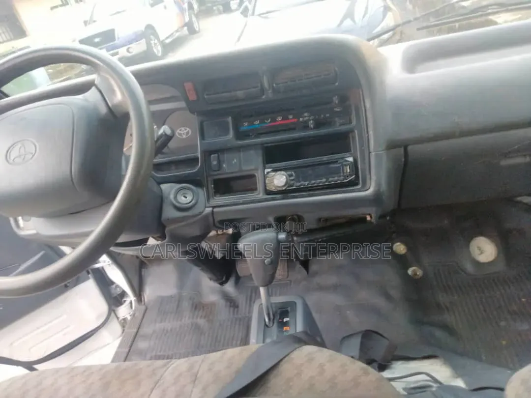 Toyota HiAce 2003 White
