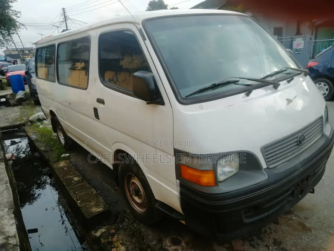 Toyota HiAce 2003 White