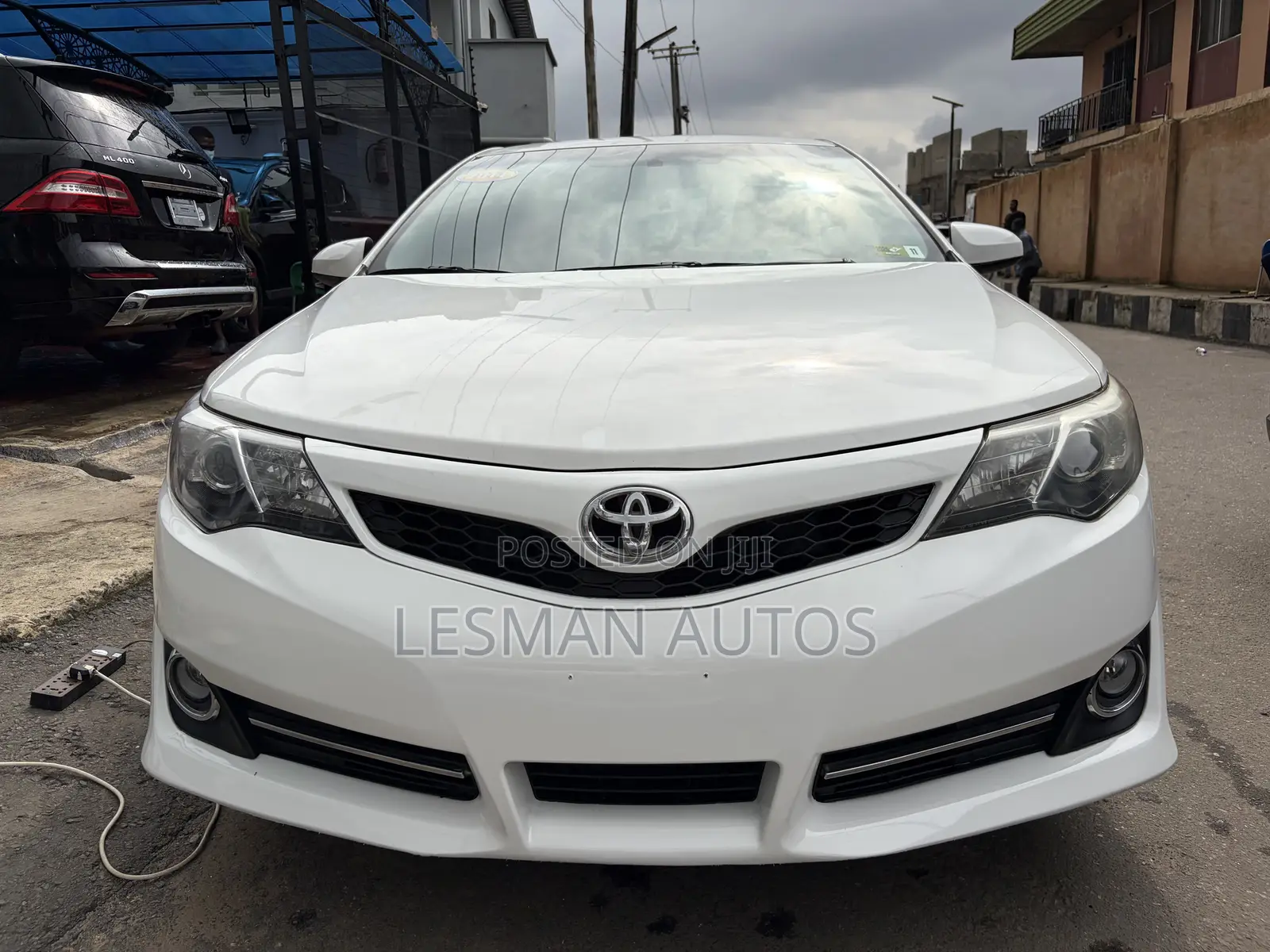 Toyota Camry SE 4dr Sedan (2.5L 4cyl 6A) 2013 White