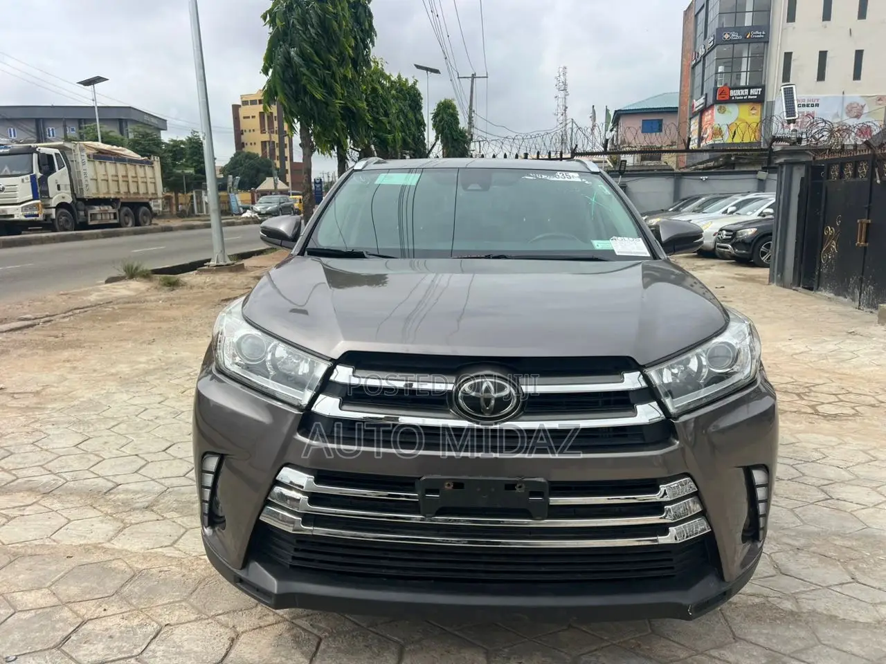 Toyota Highlander XLE 4x4 V6 (3.5L 6cyl 8A) 2018 Gray