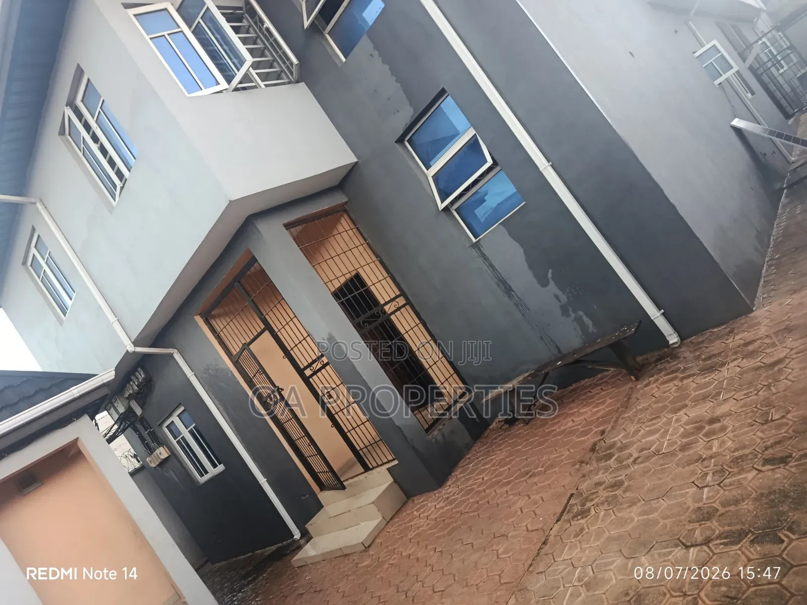 Studio Apartment in Farayola Off for rent