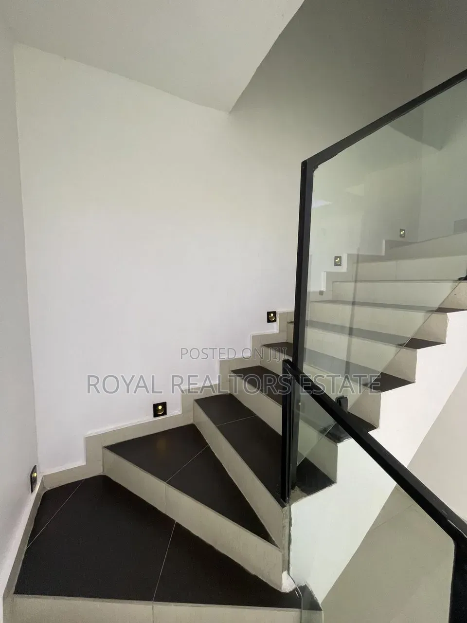 4bdrm Townhouse / Terrace in Life Camp for rent
