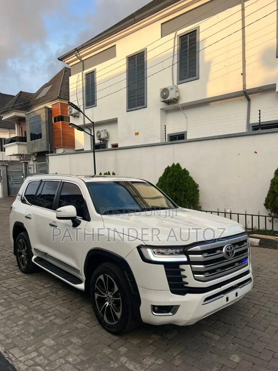 Toyota Land Cruiser 4.5 V8 GX-R 2012 White