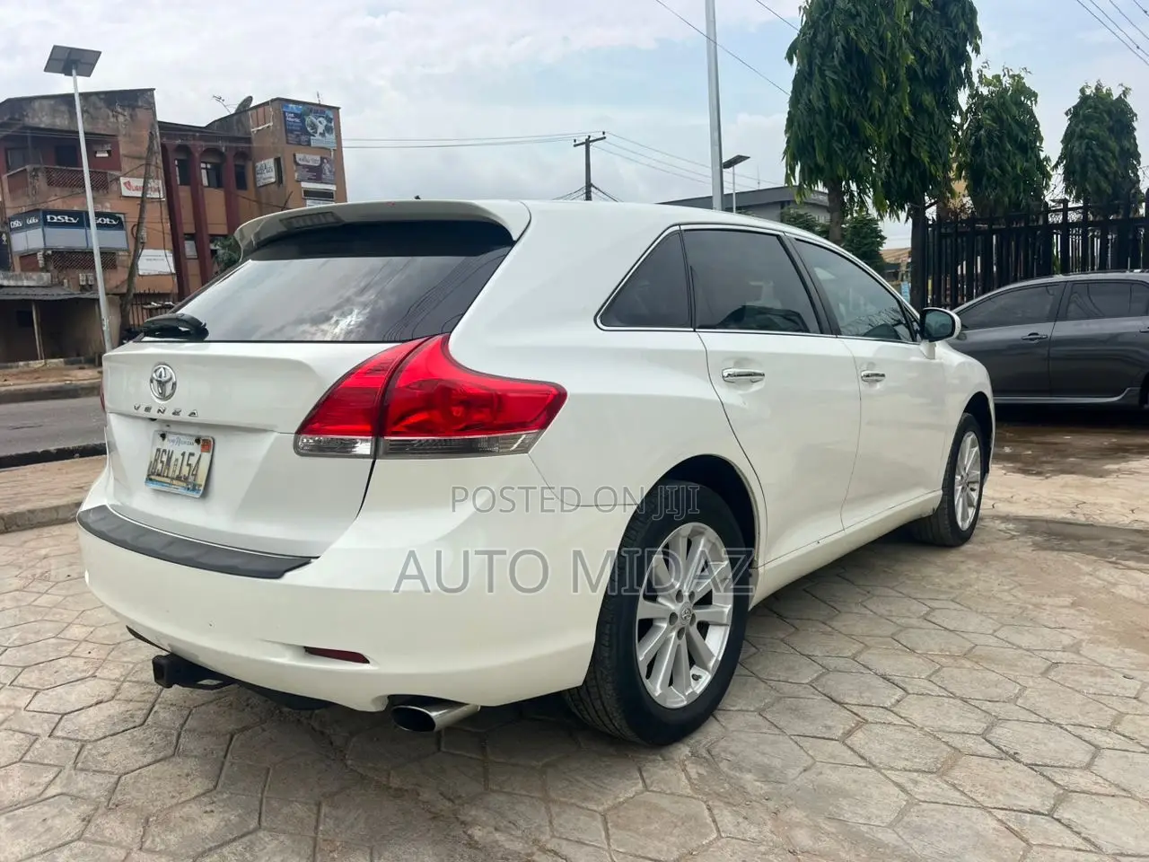 Toyota Venza XLE 2011 White