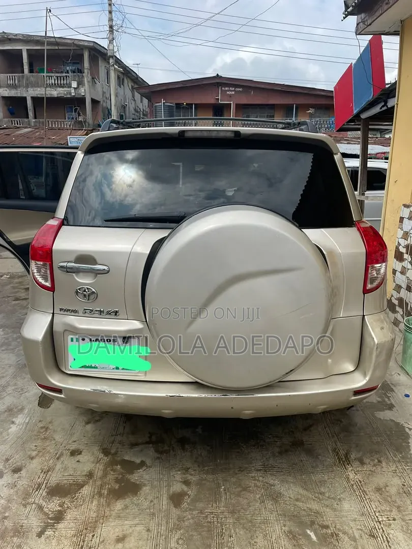 Toyota RAV4 2007 Gold