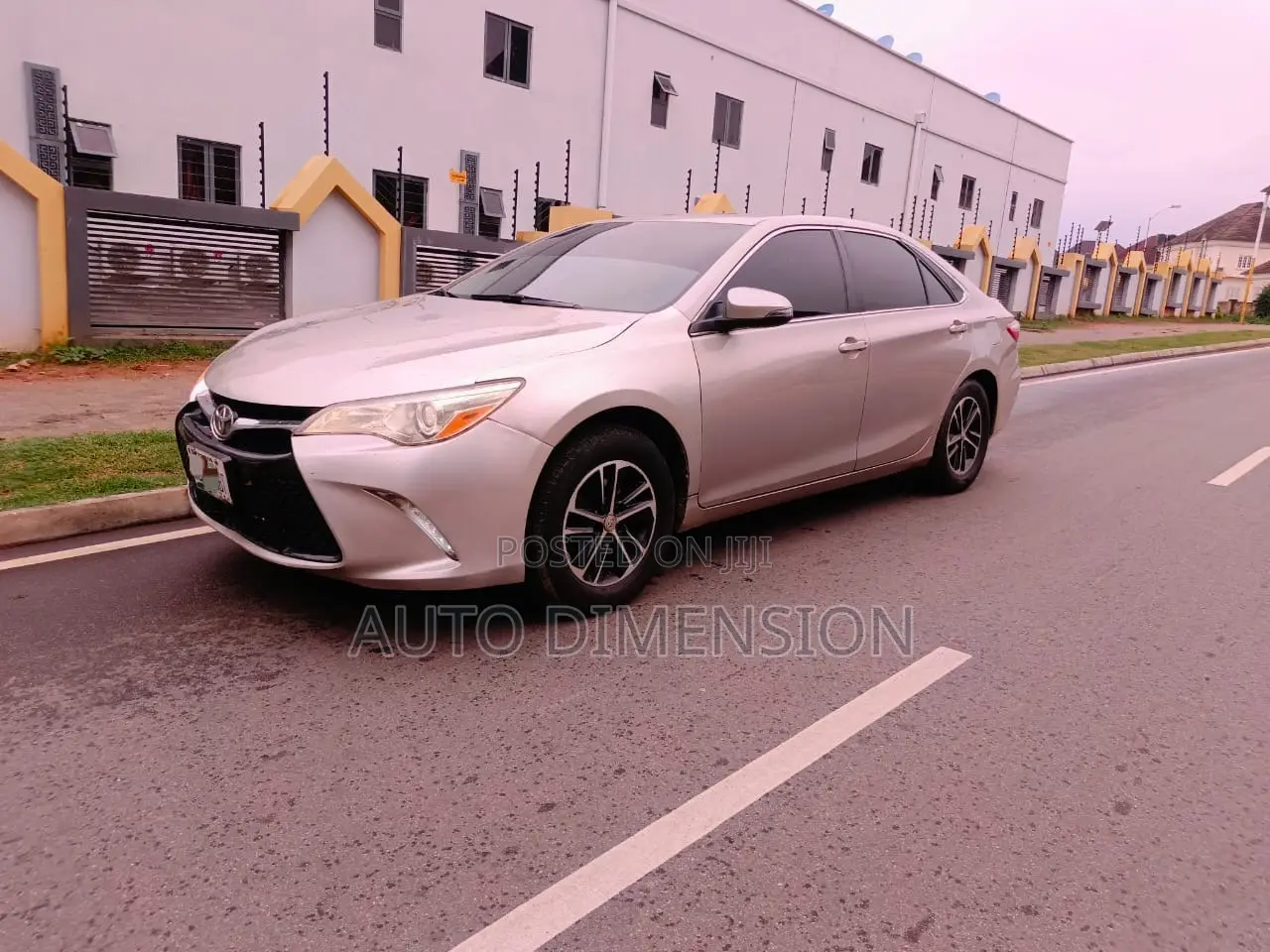 Toyota Camry LE 4dr Sedan (2.5L 4cyl 6A) 2015 Silver