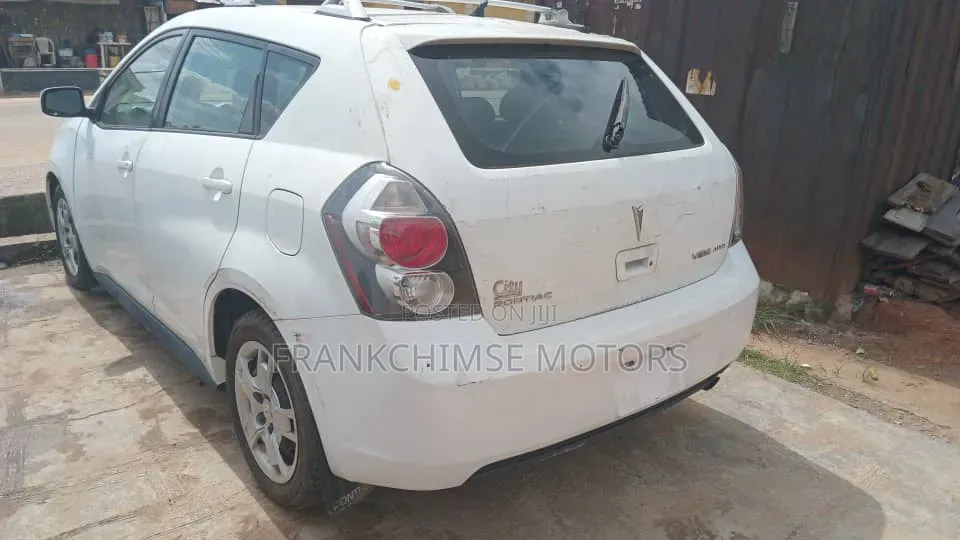 Pontiac Vibe 2010 White