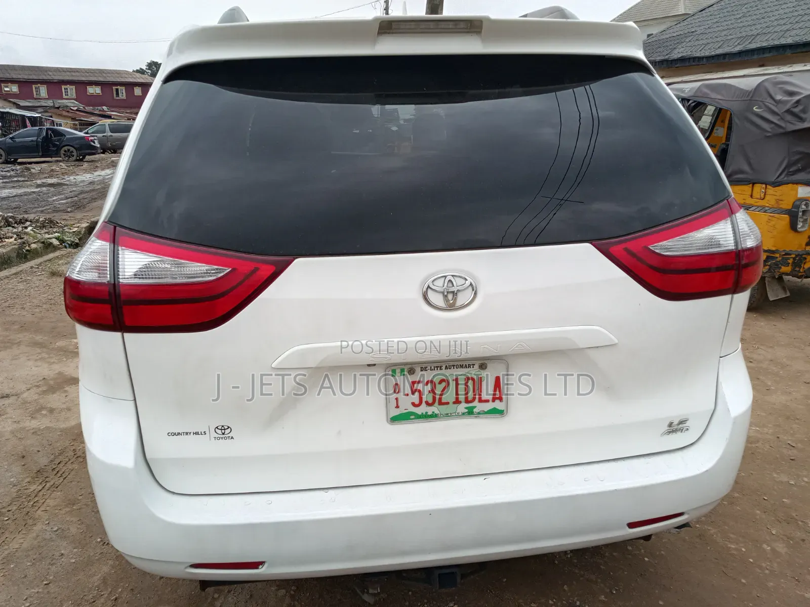 Toyota Sienna LE AWD 2019 White