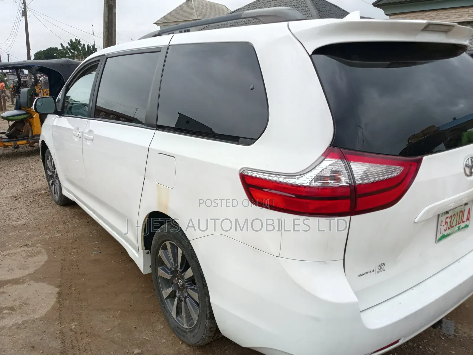 Toyota Sienna LE AWD 2019 White