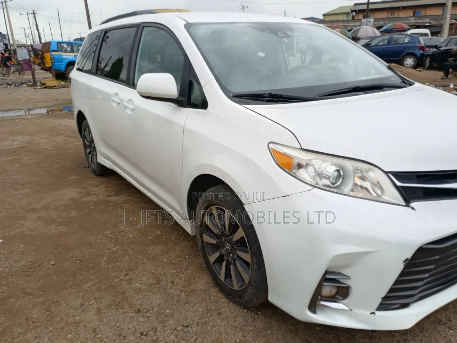 Toyota Sienna LE AWD 2019 White