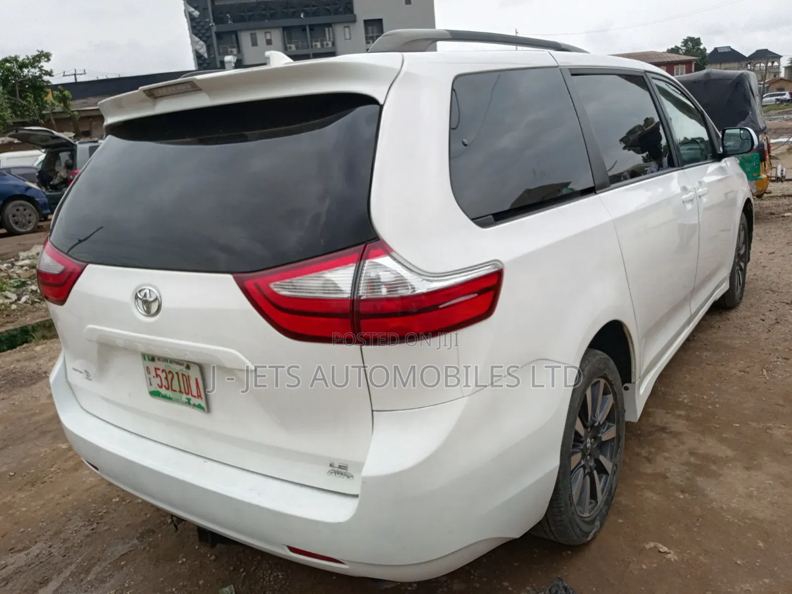 Toyota Sienna LE AWD 2019 White