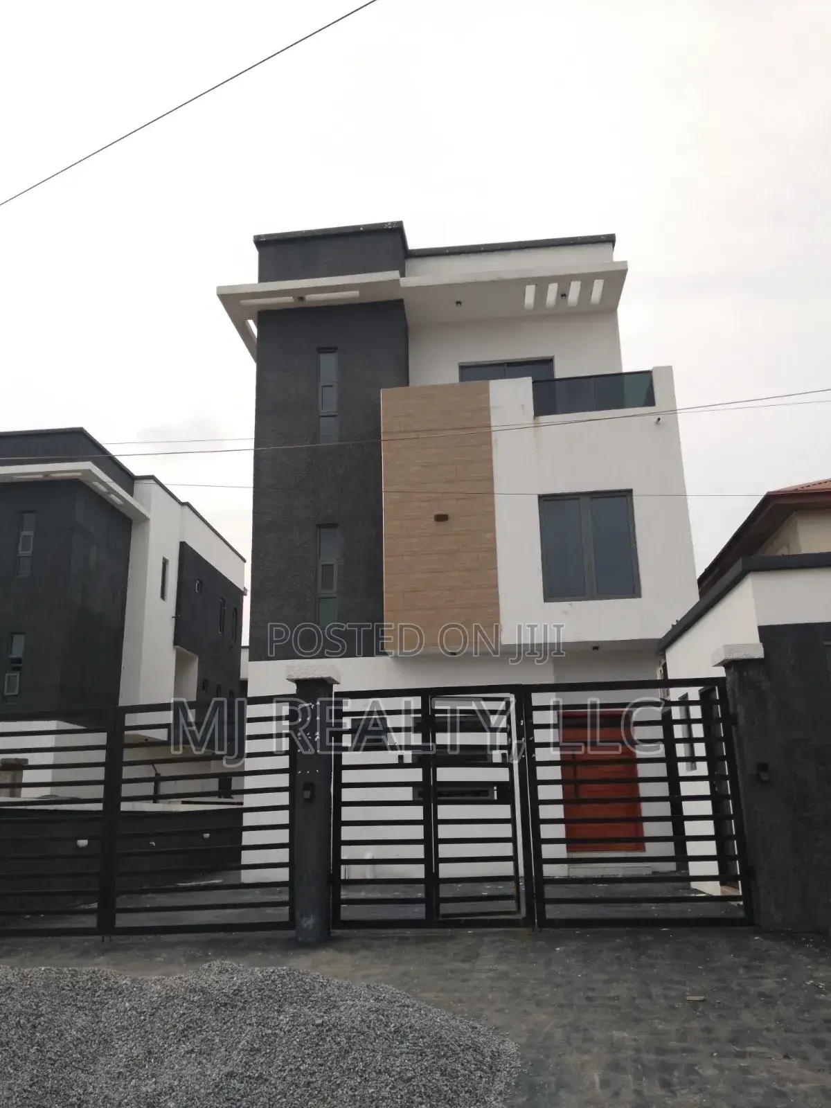 5bdrm Duplex in Phase 2 for sale