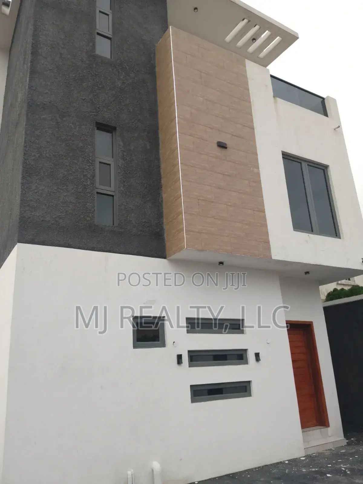 5bdrm Duplex in Phase 2 for sale