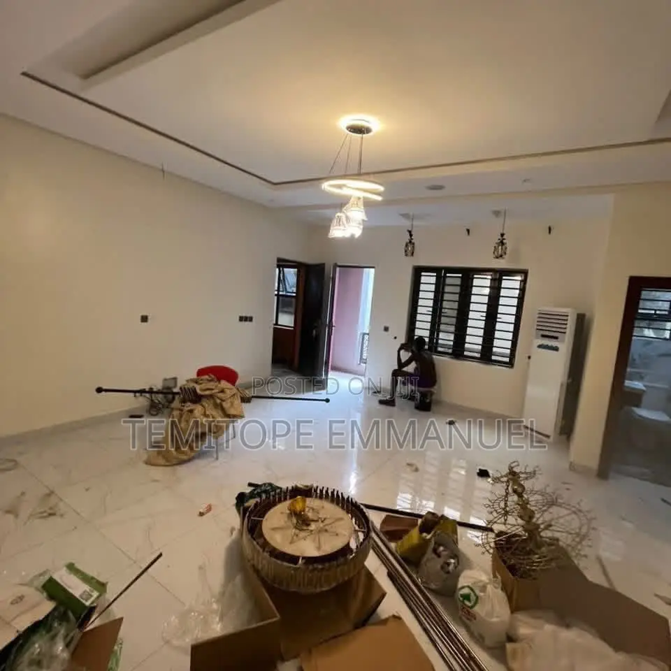 Furnished 3bdrm Apartment in Gbagada for sale