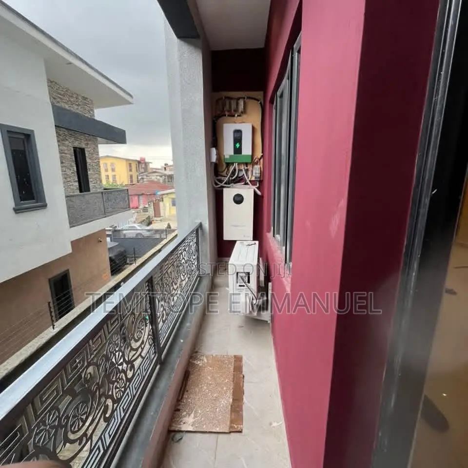 Furnished 3bdrm Apartment in Gbagada for sale