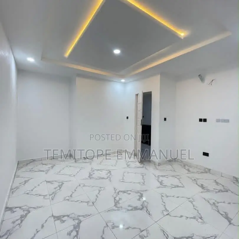 Furnished 4bdrm Duplex in Anthony Village for sale