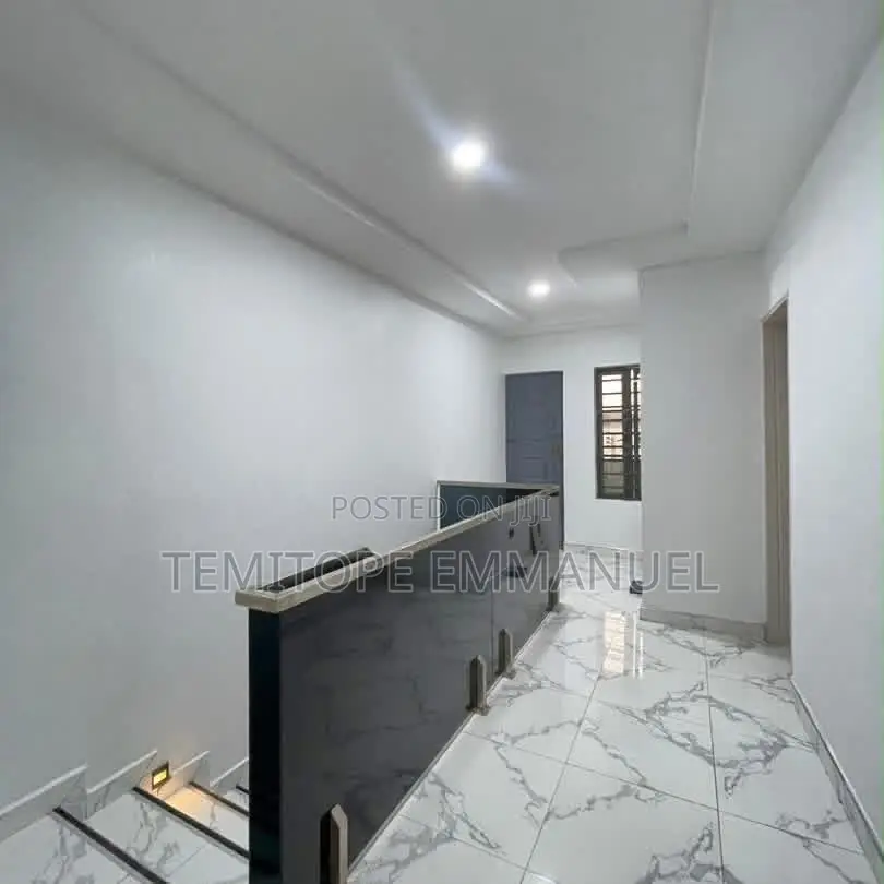 Furnished 4bdrm Duplex in Anthony Village for sale