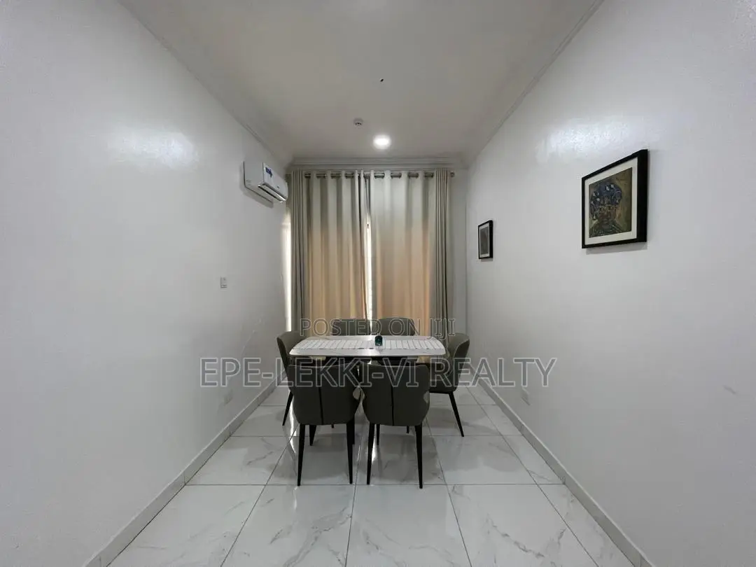 3bdrm Block of Flats in Victoria Island for sale