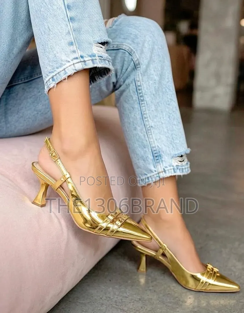 Elegant Patent Leather Kitten Heels–Pointed Toe Designer Pumps