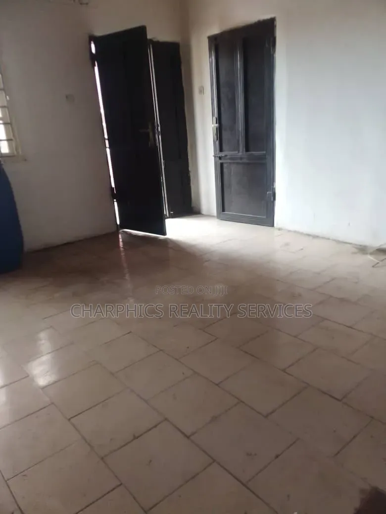 2bdrm Apartment in Lekki Phase 2 for rent
