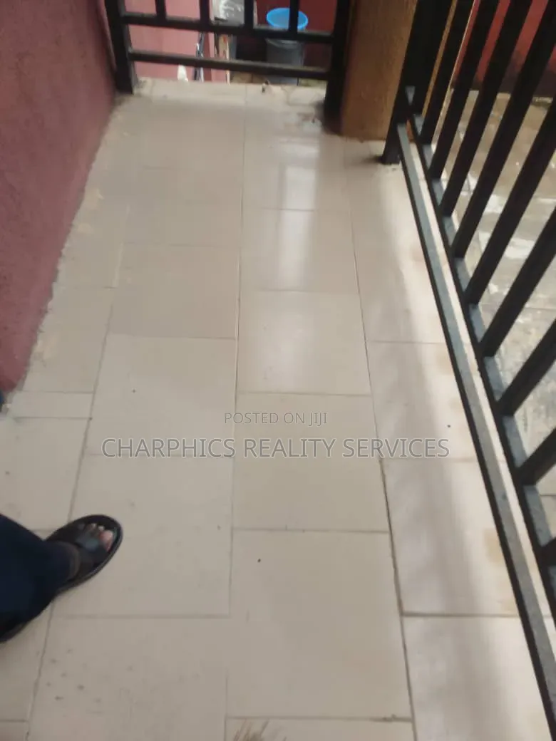 2bdrm Apartment in Lekki Phase 2 for rent