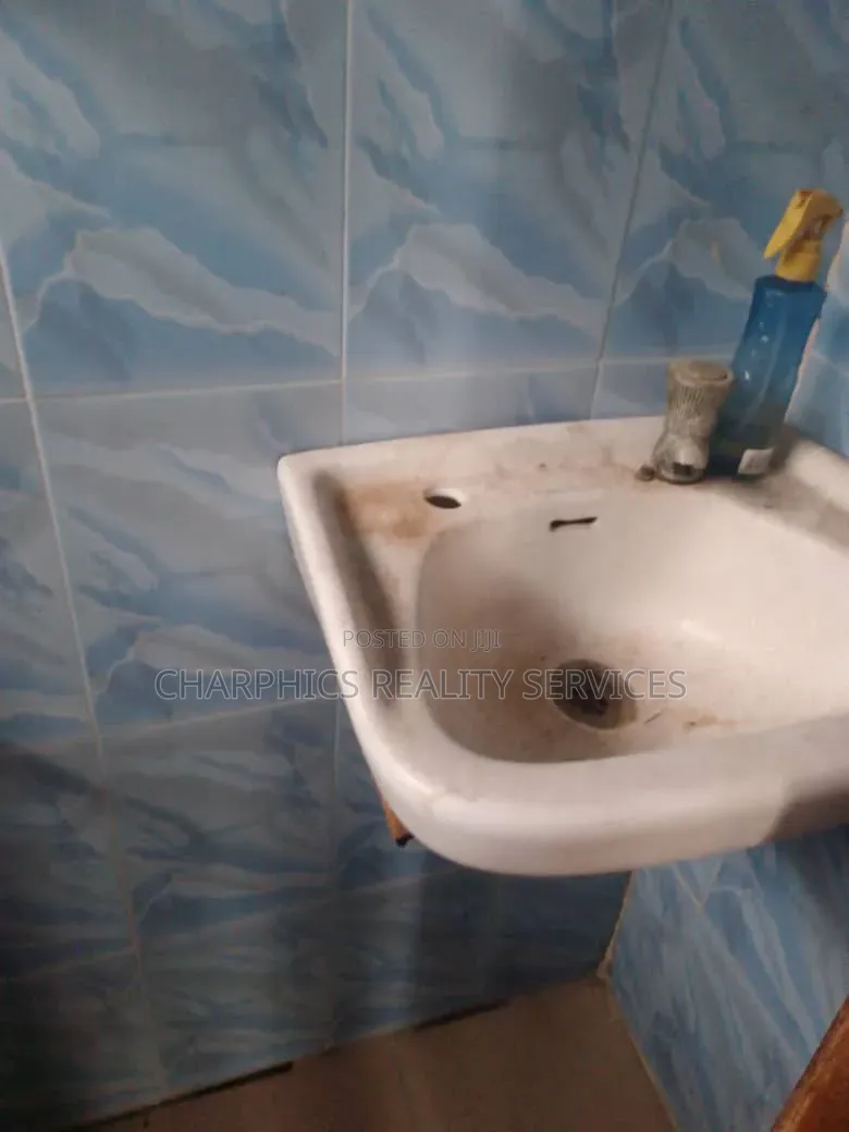 2bdrm Apartment in Lekki Phase 2 for rent