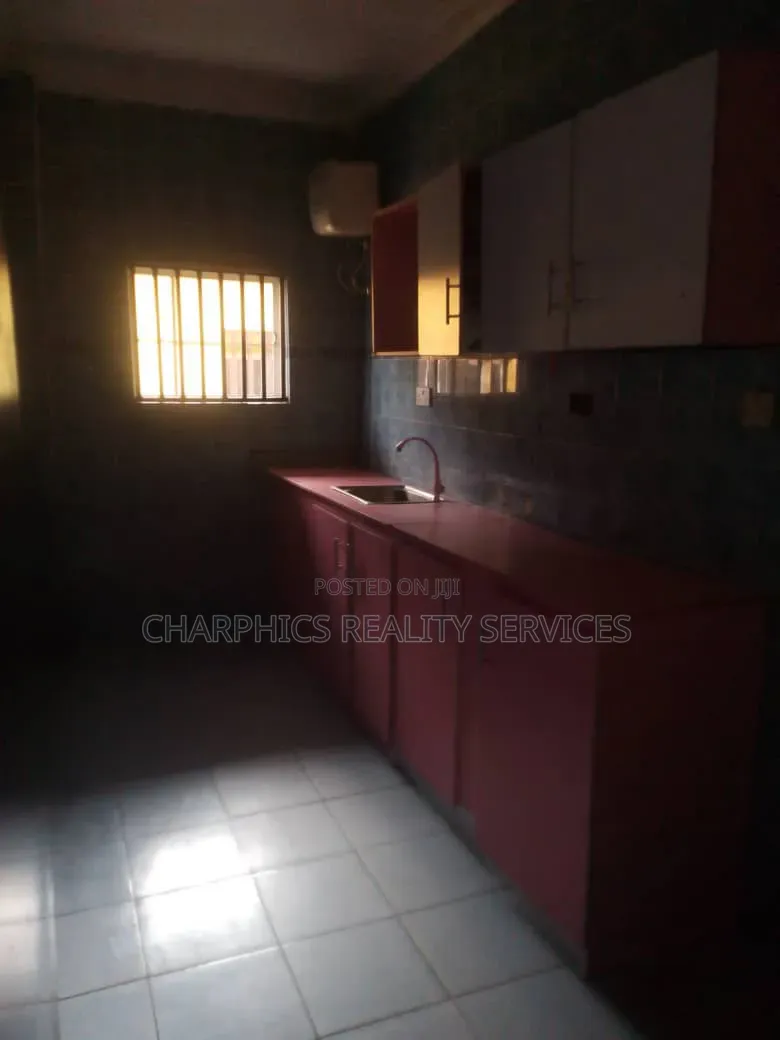 2bdrm Apartment in Lekki Phase 2 for rent
