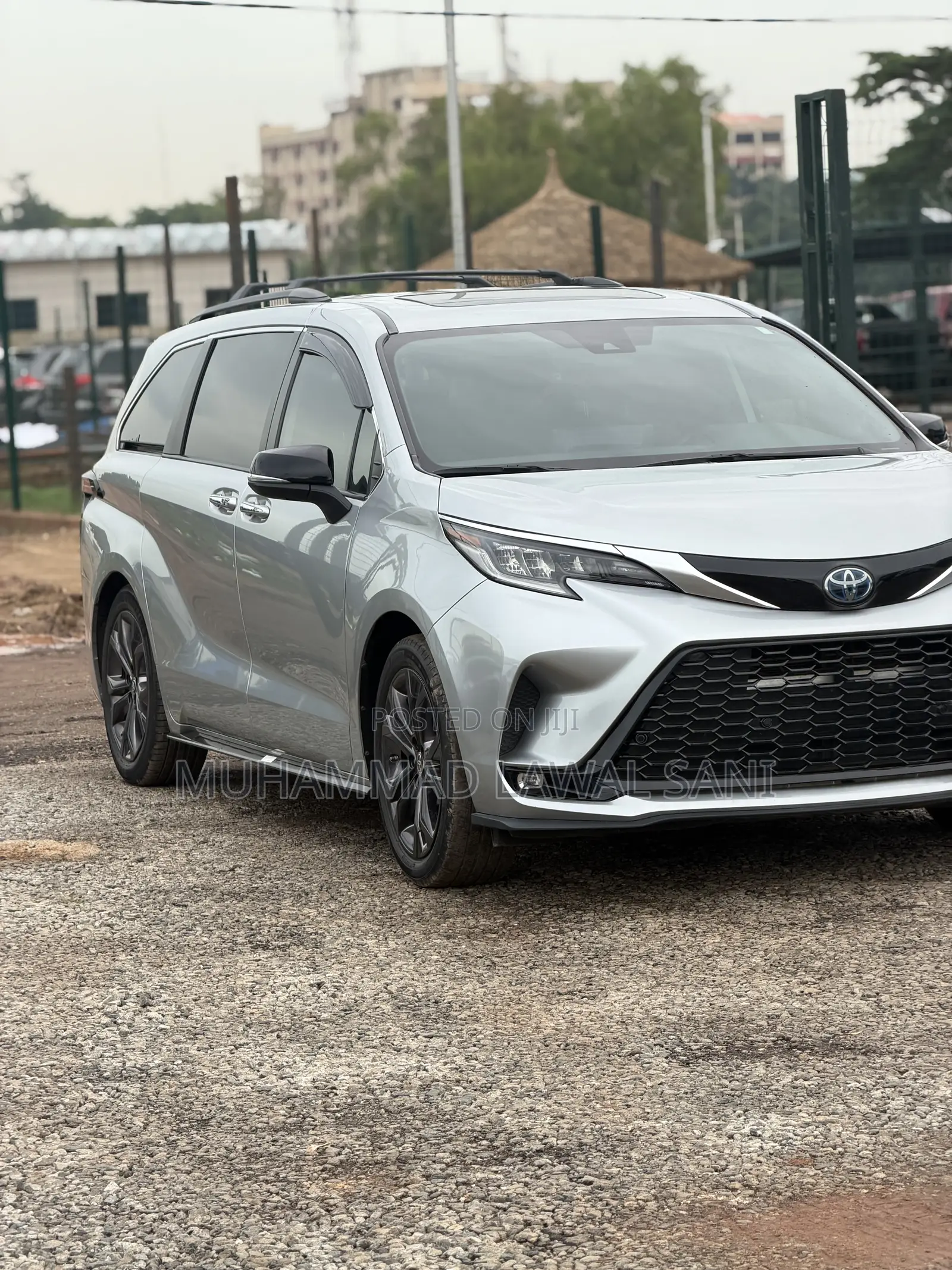 Toyota Sienna 2023 Silver