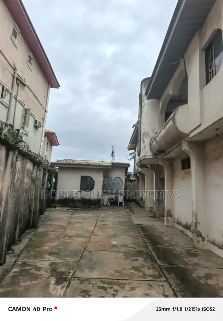 3bdrm Block of Flats in Abaranje Ikotun for sale