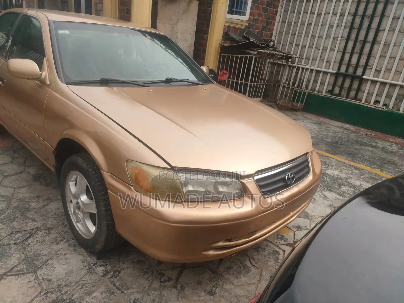 Toyota Camry LE 4dr Sedan (2.2L 4cyl 4A) 2001 Gold