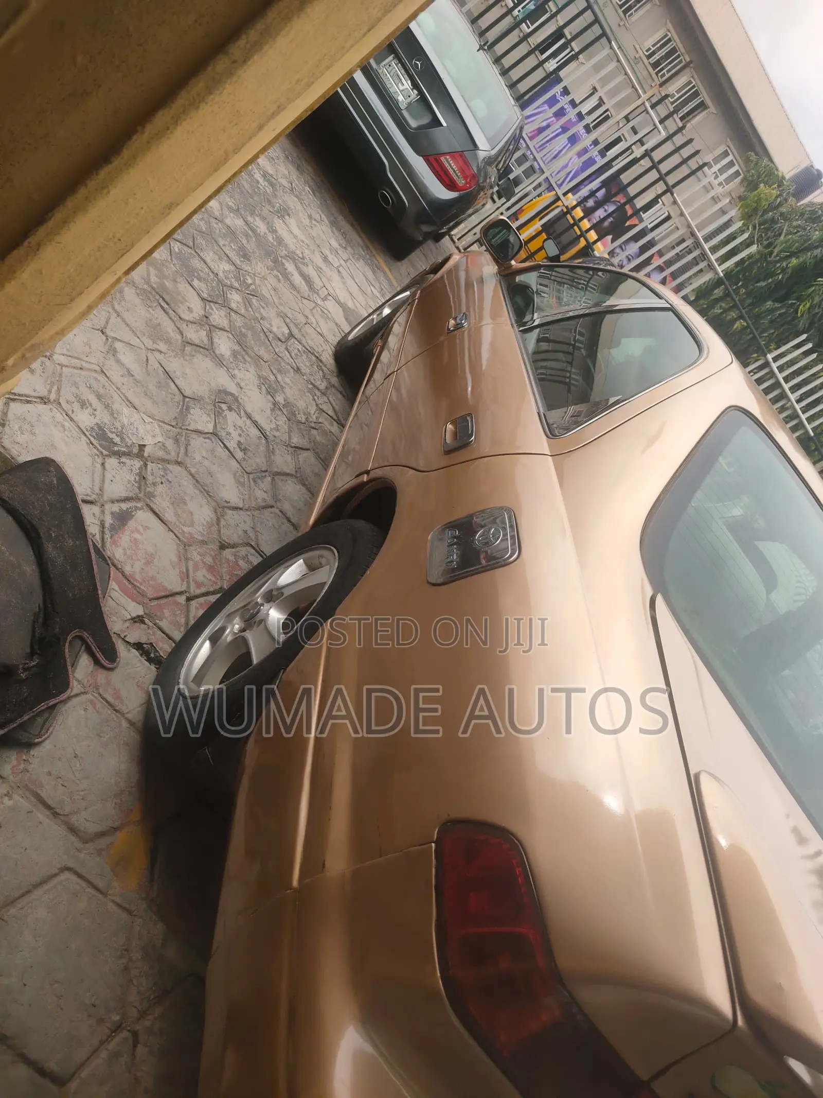 Toyota Camry LE 4dr Sedan (2.2L 4cyl 4A) 2001 Gold
