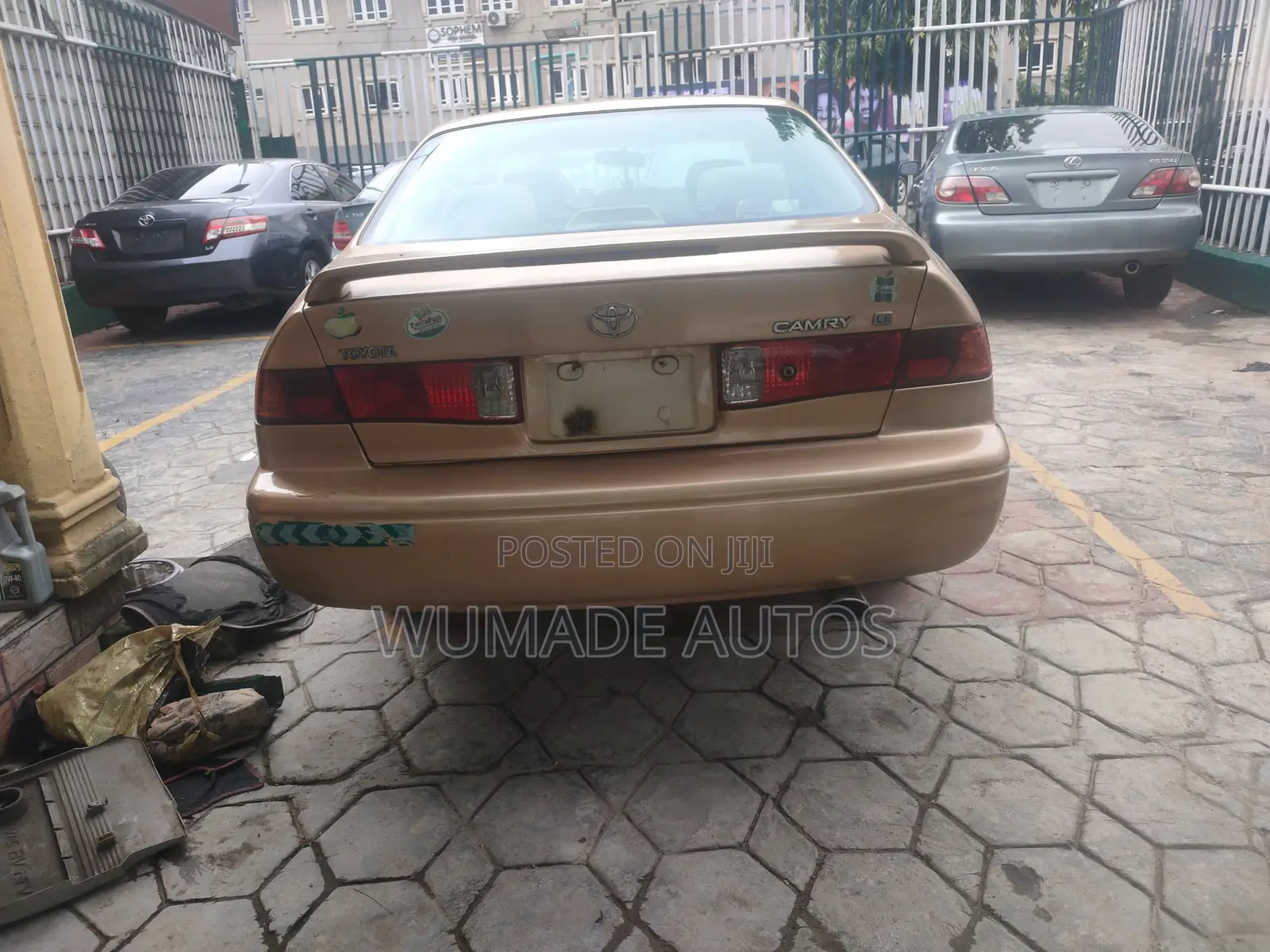 Toyota Camry LE 4dr Sedan (2.2L 4cyl 4A) 2001 Gold