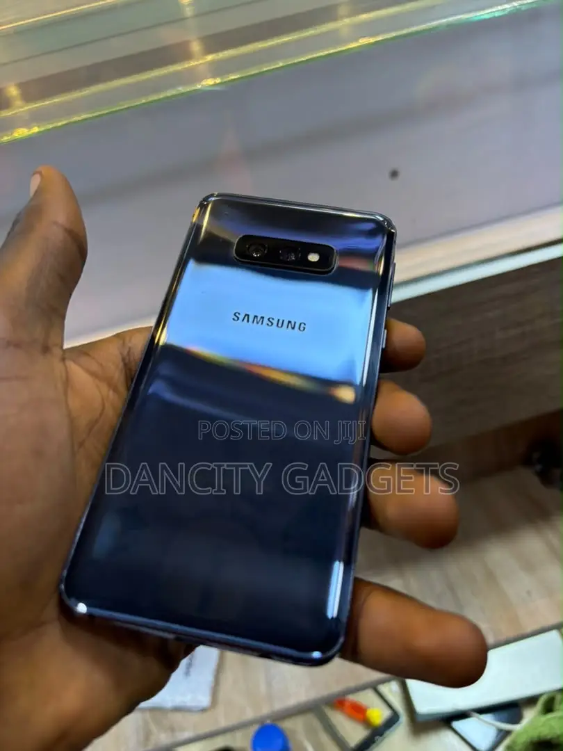 Samsung Galaxy S10e 128 GB Black