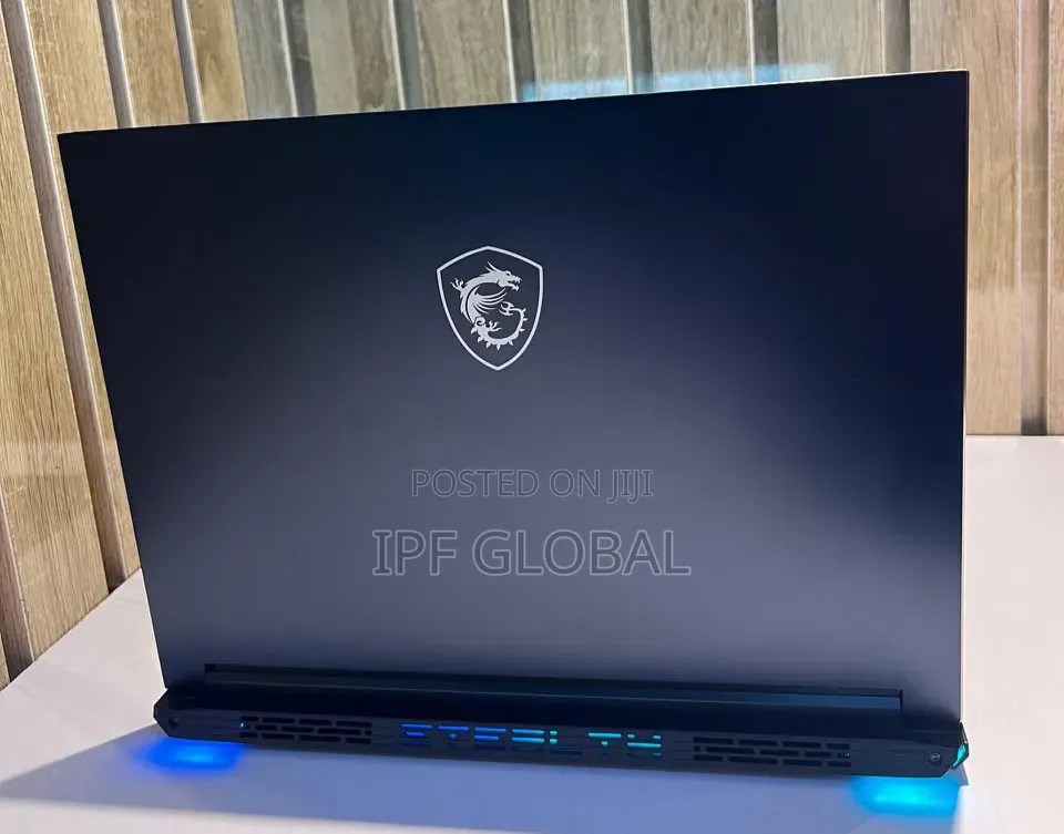 Laptop MSI Stealth 14 Studio A13VF 32GB Intel Core i7 SSD 1T